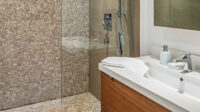 + Pebble Tile Bathroom ( NATURAL BEAUTY ) - Pebble Tiles